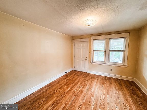 4th image of 9 Silview Ave