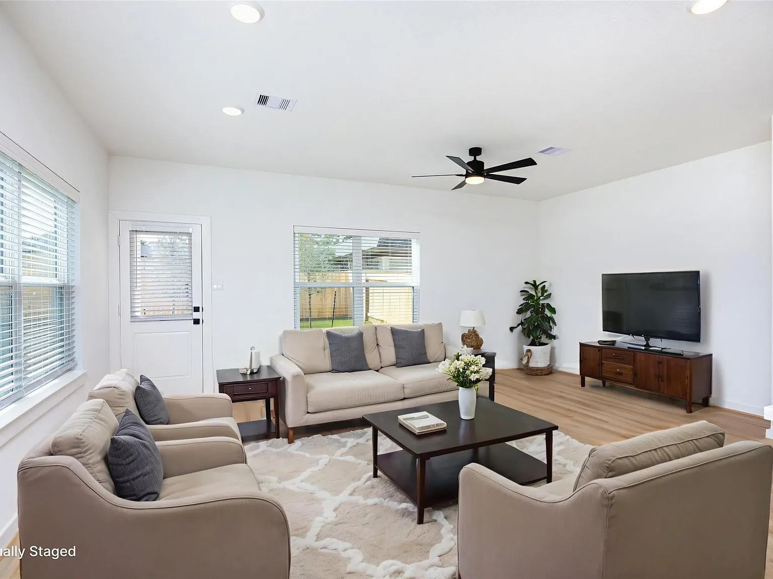 3 bed, 2.5 bath, 1557 sqft, $1,799 — Photo 4