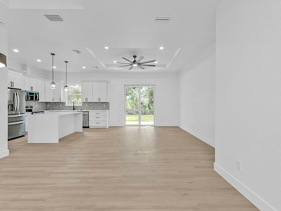 4th image of 3641 Lapeer Ave
