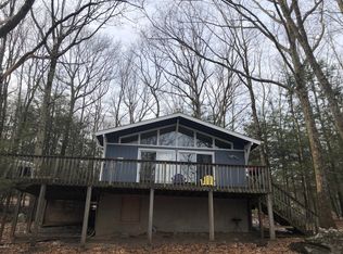 216 Country Club Dr, Lords Valley, PA 18428