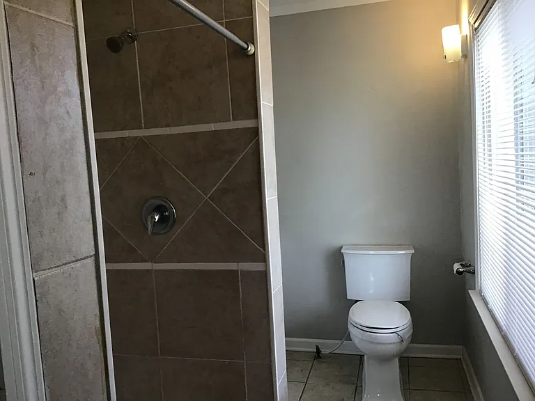 14704 Delaware Ave — Photo 11