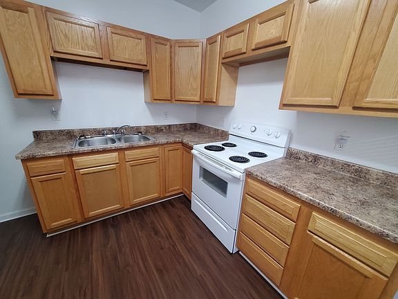 2nd image of 818 Sassafras St #A