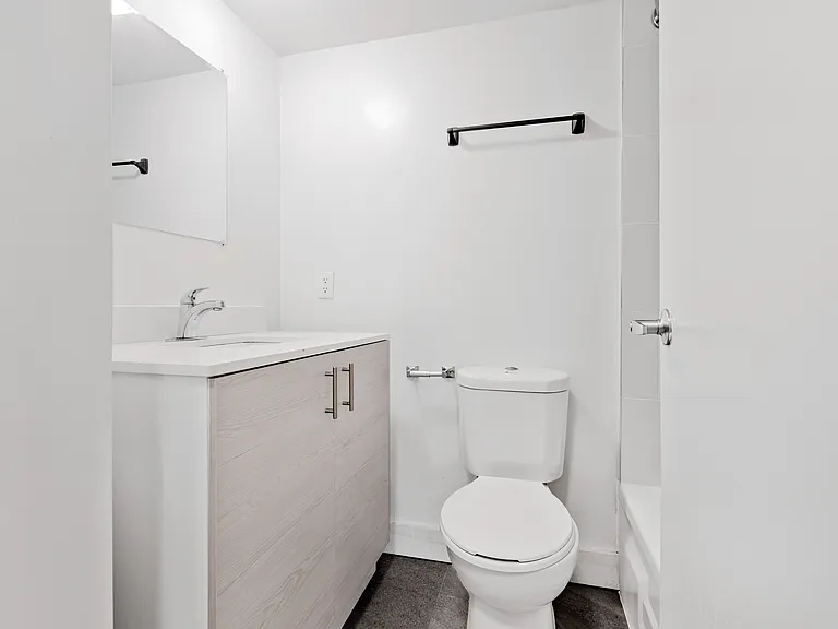 290 Nelson St — Photo 23