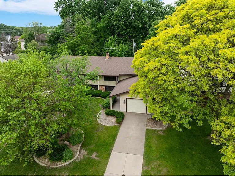 3308 Roosevelt Ct NE — Photo 4