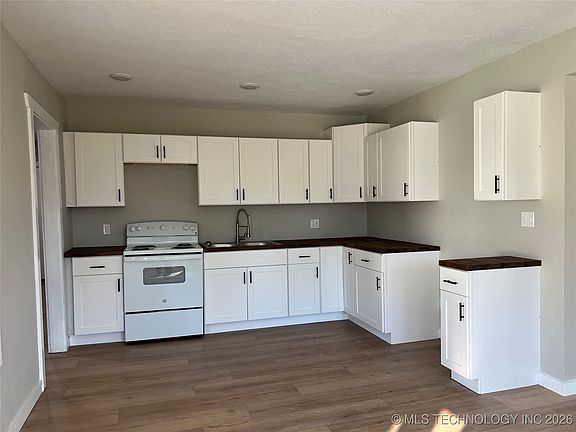 5th image of 324 F St SW