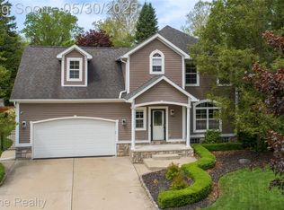39341 Wanda Ave, Sterling Heights, MI 48313