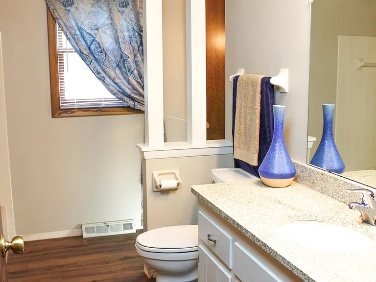 W225N2588 Alderwood Ln — Photo 16