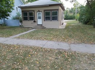 818 Iowa Ave SE, Huron, SD 57350
