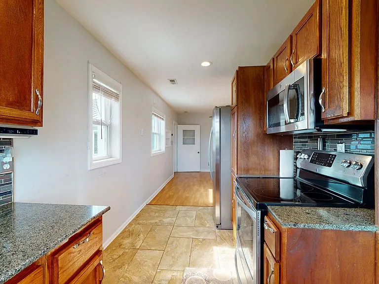 108 Hawkins Creek Ln — Photo 22