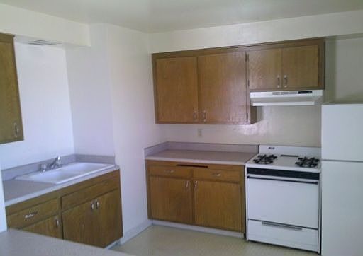 2nd image of 78 N Laurel St