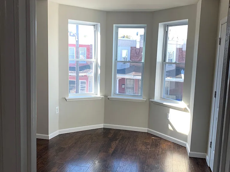 823 S Allison St — Photo 6