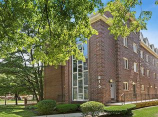 815 W Pearson St #13, Des Plaines, IL 60016