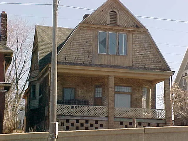906 E Michigan Blvd photo 1