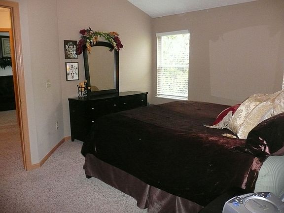 3rd image of 251 Stonhope Dr