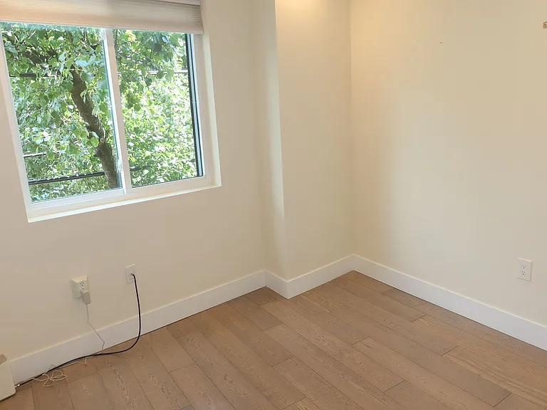 166 W Laurel St — Photo 13