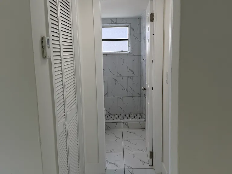 945 SE 12th St #1 — Photo 2