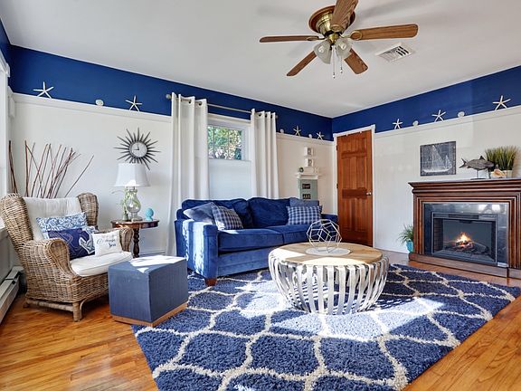 Living room w/ maple floors