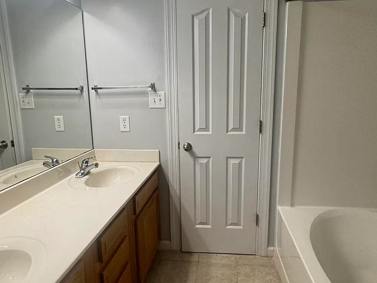504 Streamwood Dr — Photo 14