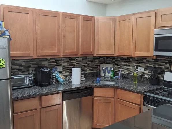 2824 N Sheffield Ave #2, Chicago, IL 60657