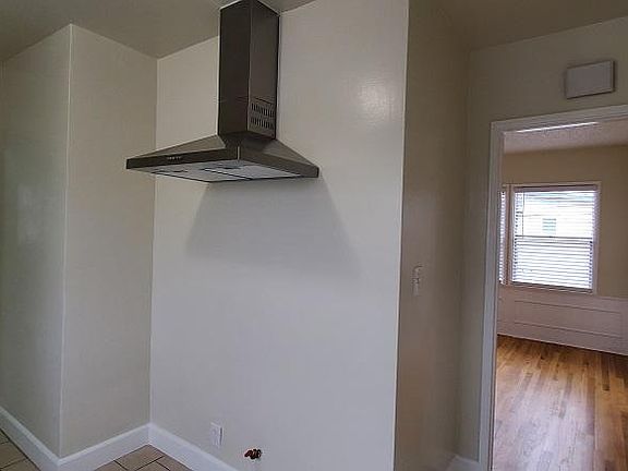 4th image of 808 W Beach Ave #1/2