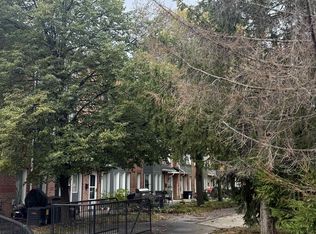 151 Townsgate Dr #32, Vaughan, ON L4J8J7