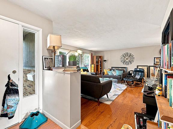 4th image of 517 SOMMERS STREET