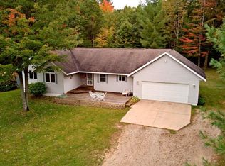 2858 S 41st Rd, Cadillac, MI 49601