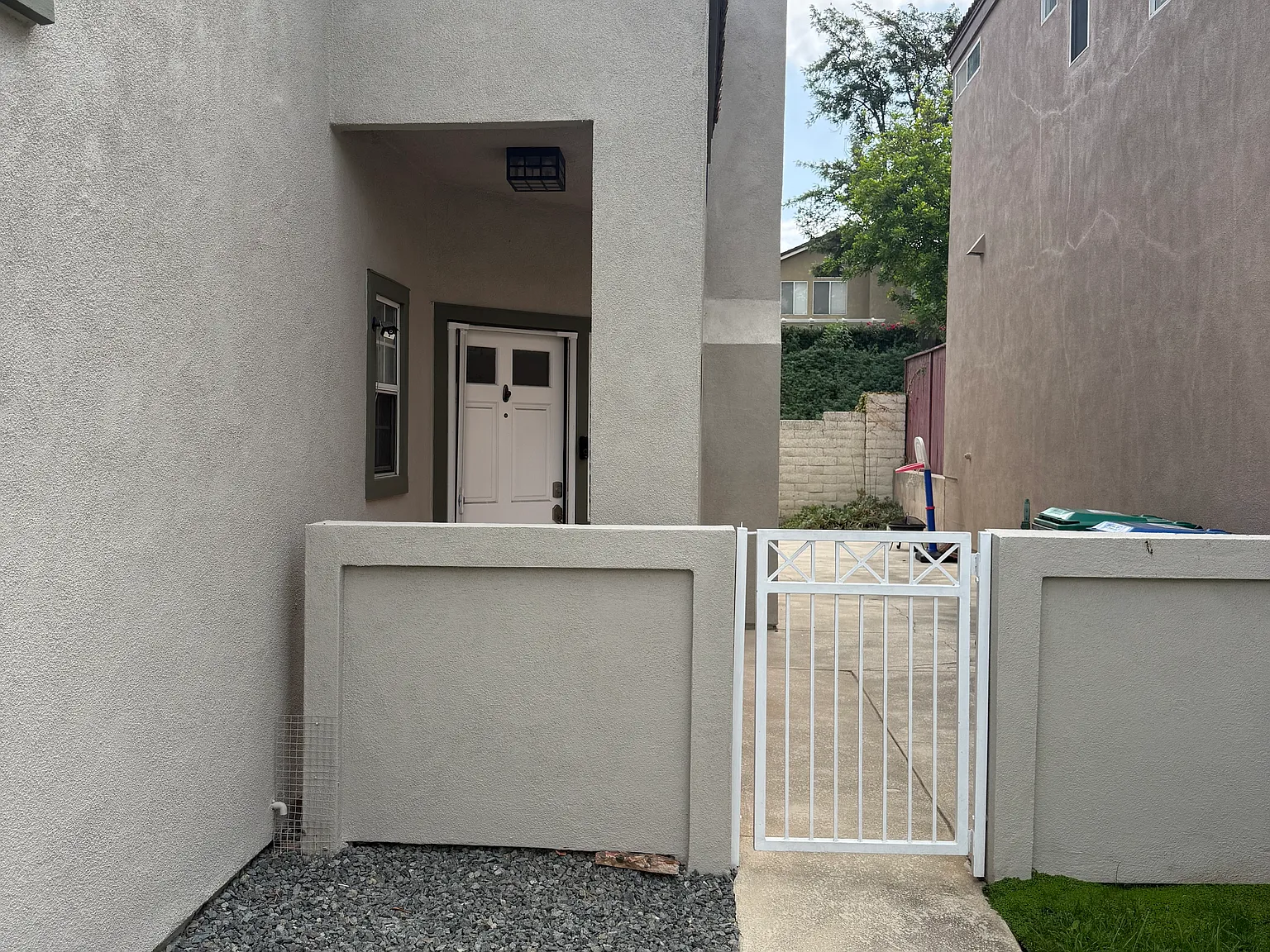3 bed, 1667 sqft, $3,915 — Photo 2