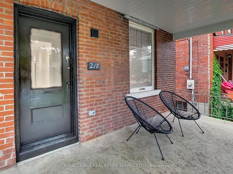 218 Montrose Ave — Photo 2