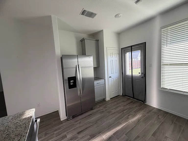133 Bennington Dr — Photo 10