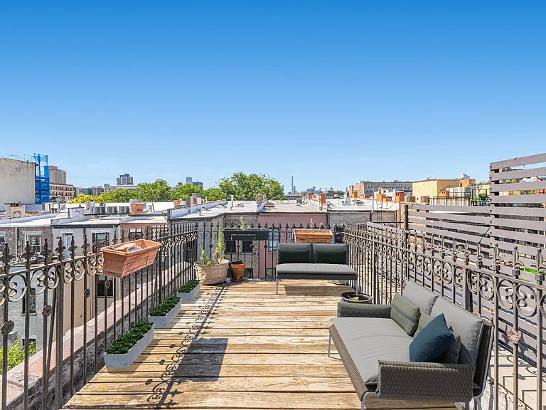 122 W 121st St #PENTHOUSE — Photo 1