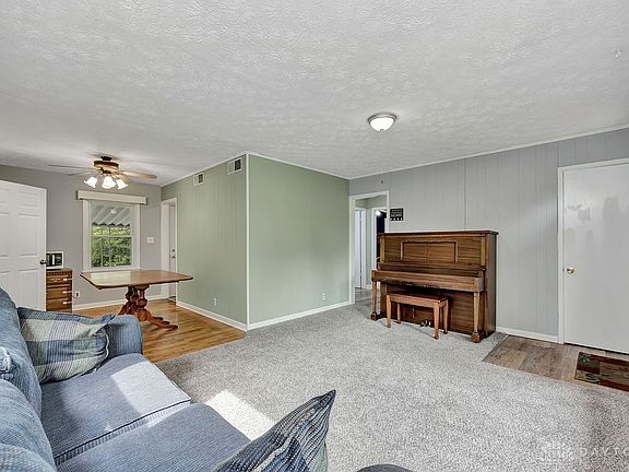 4th image of 3631 Roselawn Dr