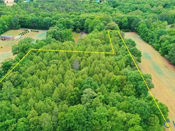 2 Silver Ridge Rd, Topping, VA 23169