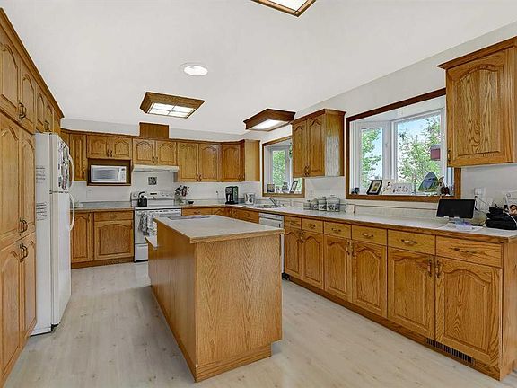 3rd image of 710 E 8th Ave W