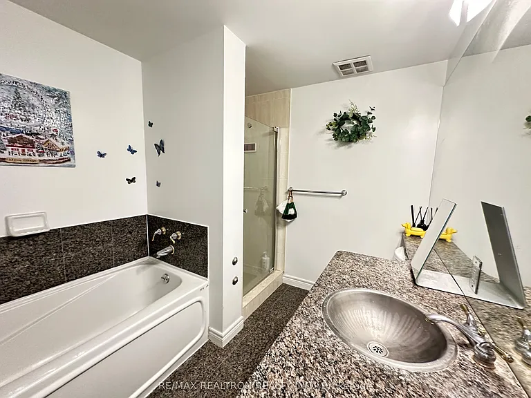 55 Bloor St E #1909 — Photo 12