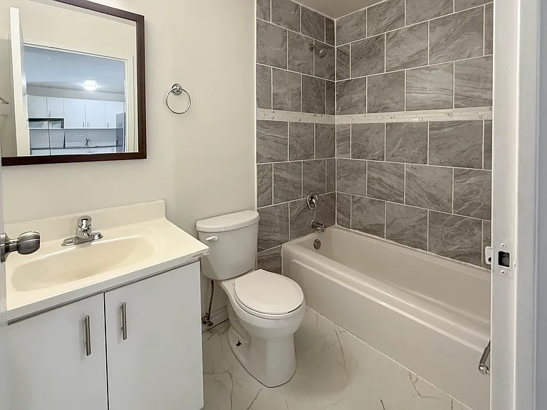 704 Canboro Rd — Photo 16