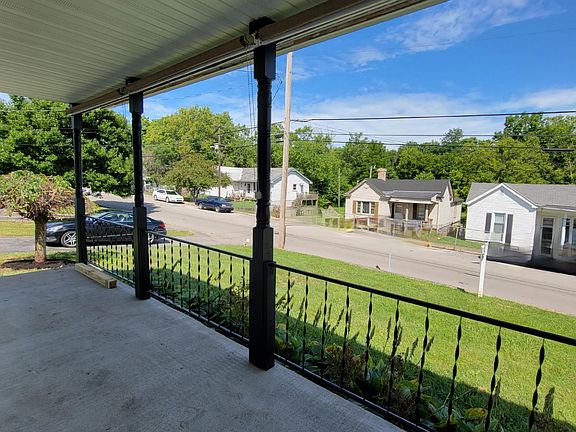 4th image of 1042 Vine St