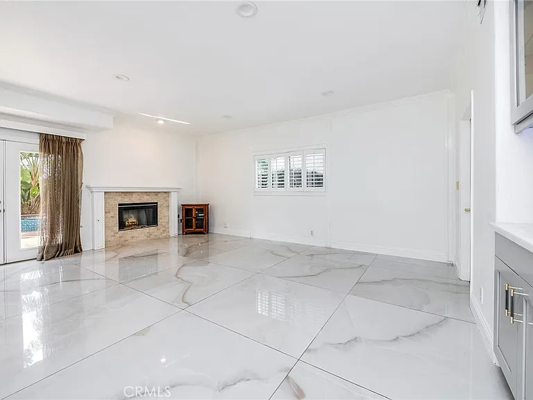 19314 Yolie Ln — Photo 5