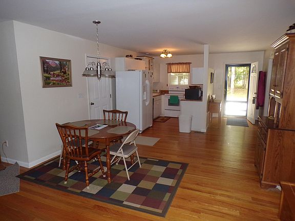 3rd image of 1012 Huron Dr