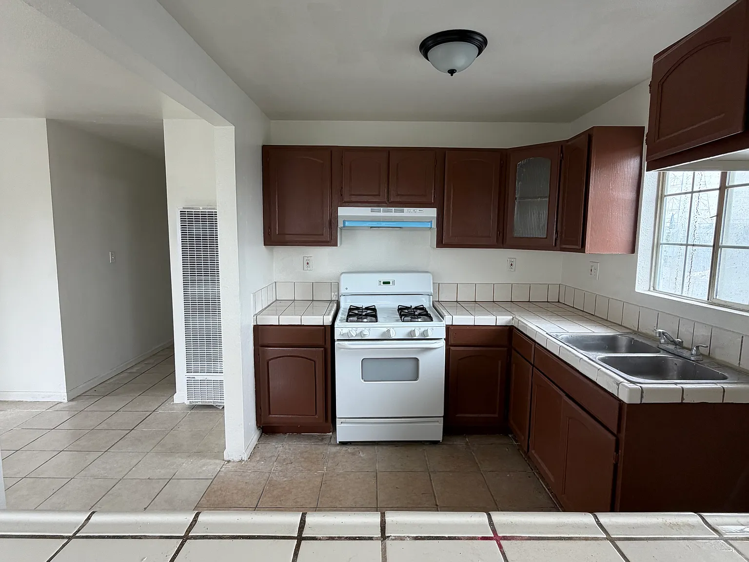 4 bed, 1412 sqft, $3,000 — Photo 4