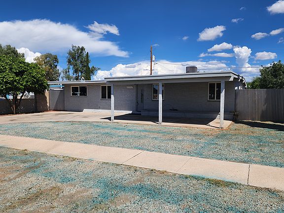 Street View covered parking, large driveway