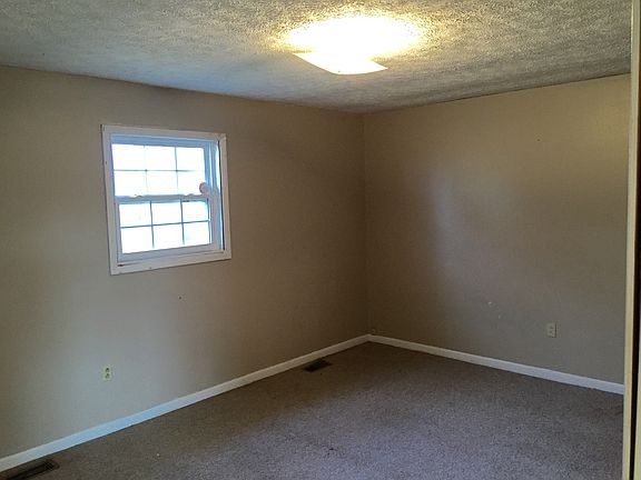 4th image of 159 Pinehurst Circle