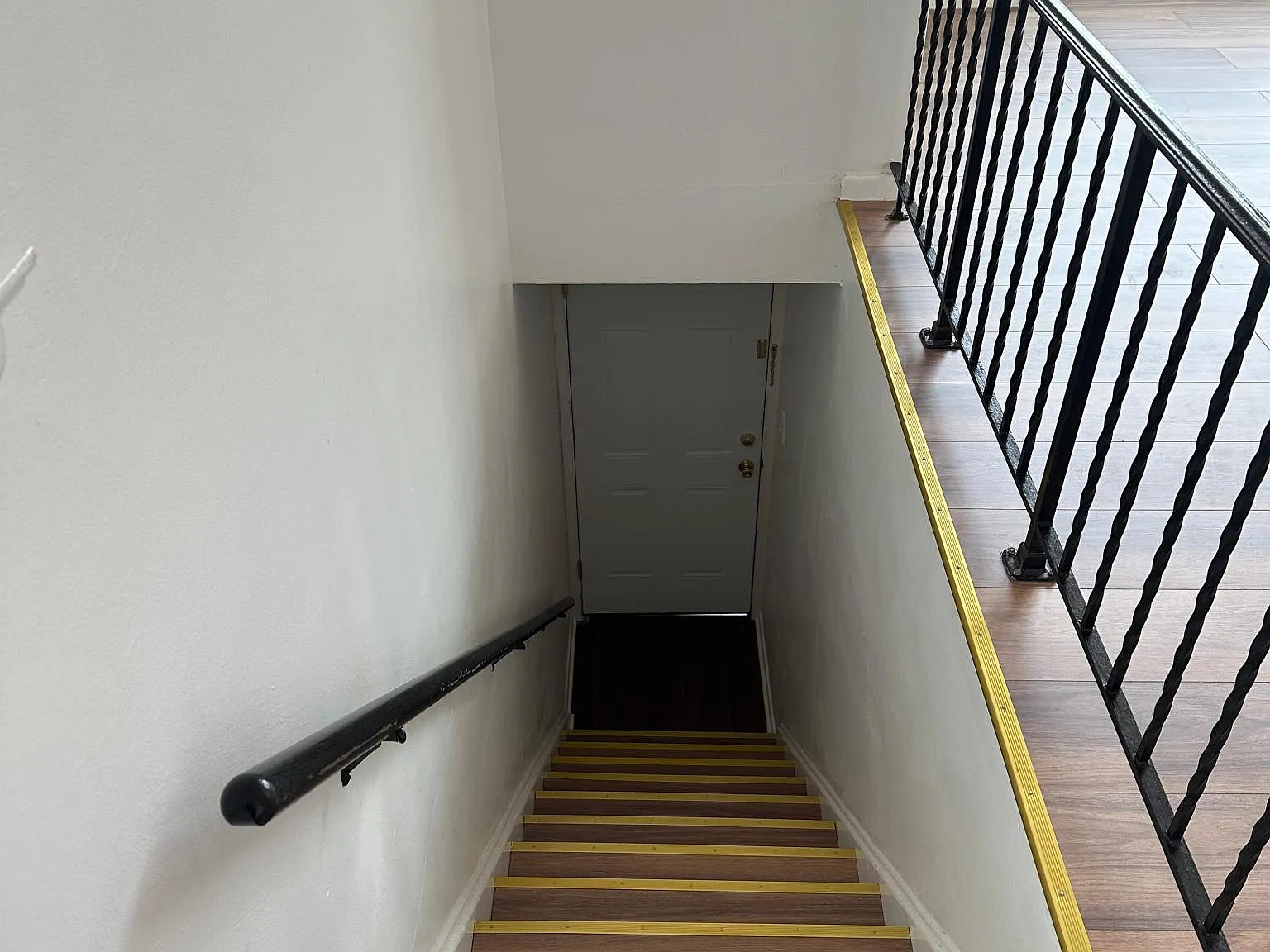 2 bed, 625 sqft, $2,400 — Photo 2