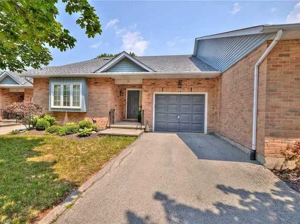 10 Elderwood Dr #23, Saint Catharines, ON L2S 3G3
