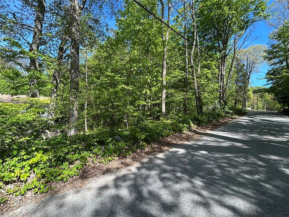 2nd image of 263 Quaker Ln