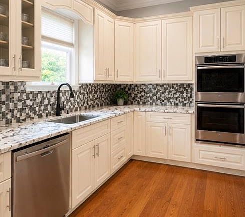 4th image of 1323 Merry Ln NE