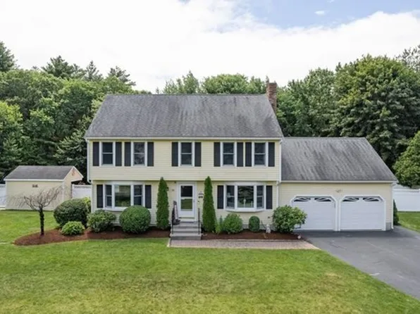 11 Puddingstone Ln, Mendon, MA 01756