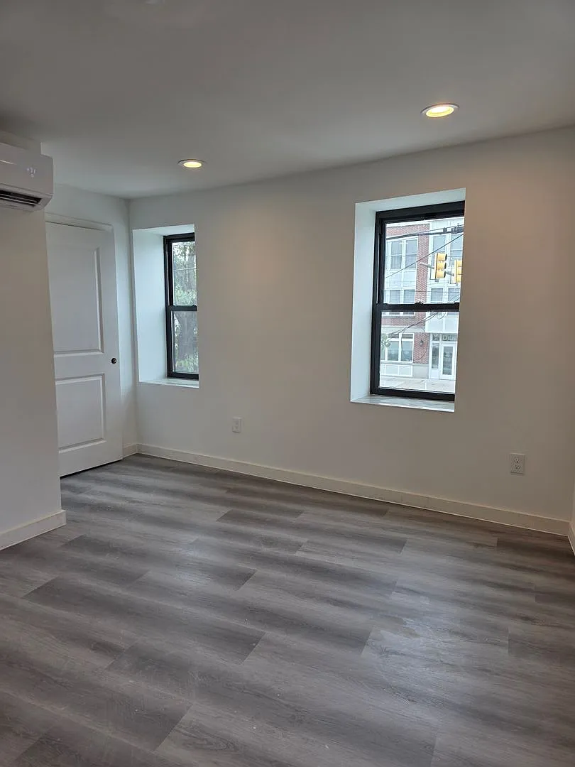 543 Washington Ave — Photo 2