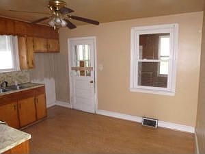 3rd image of 2047 Dale Ave SE