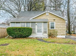 19 Red Oak Dr, Rochester, NY 14616